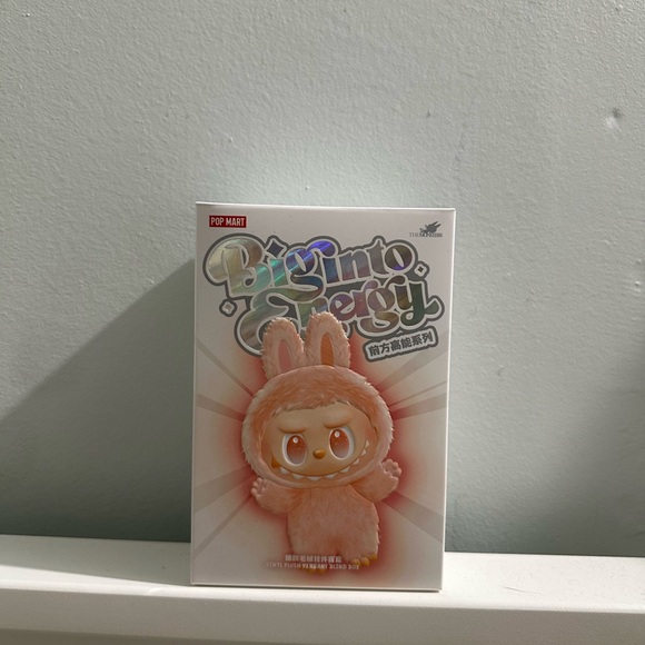 POP MART Accessories - BIG INTO ENERGY LABUBU ( LOVE)